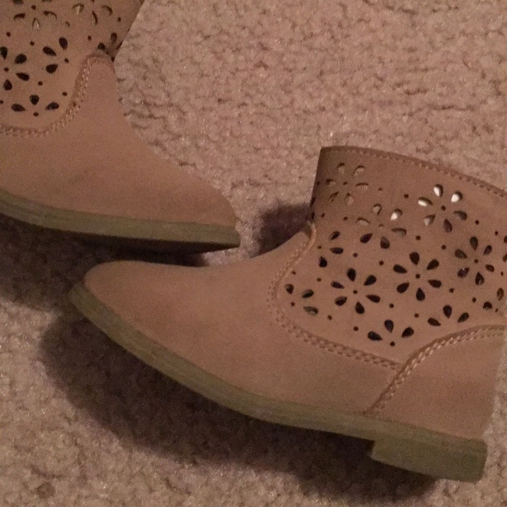 Gymboree booties - Picture 4 of 5
